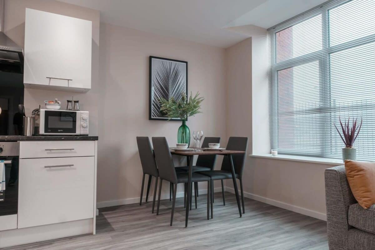 Contemporary 2 Bed Manchester Apartment - Sleeps 4 Kültér fotó
